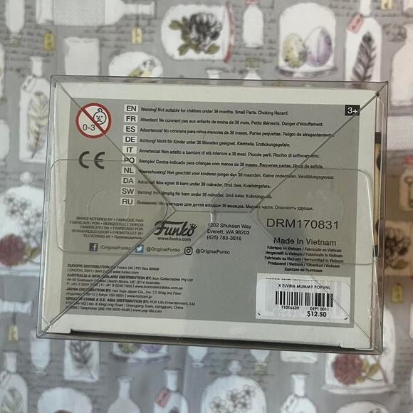 Funko Pop Elvira: Mistress Of Darkness HotTopic Exclusive - Picture 5 of 6